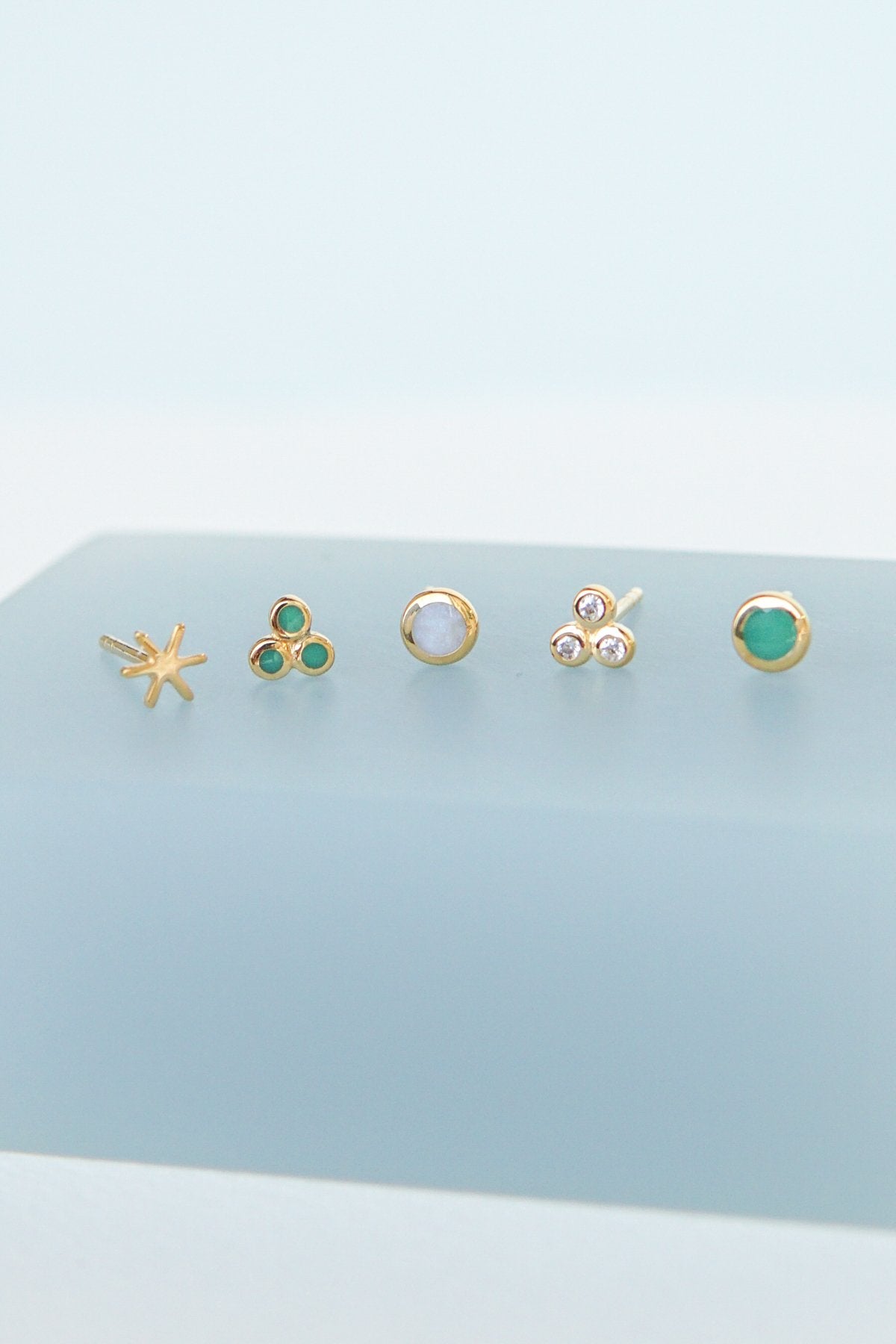 Flake stud solid gold-abc