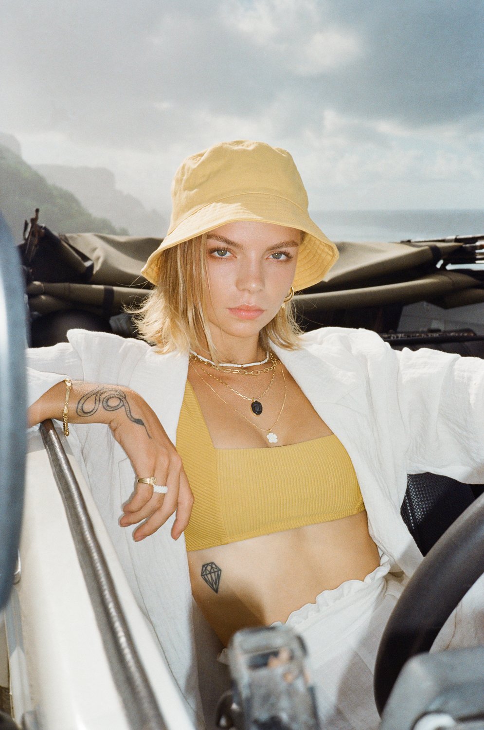 Ivory color necklace gold plated (35 cm)-abc