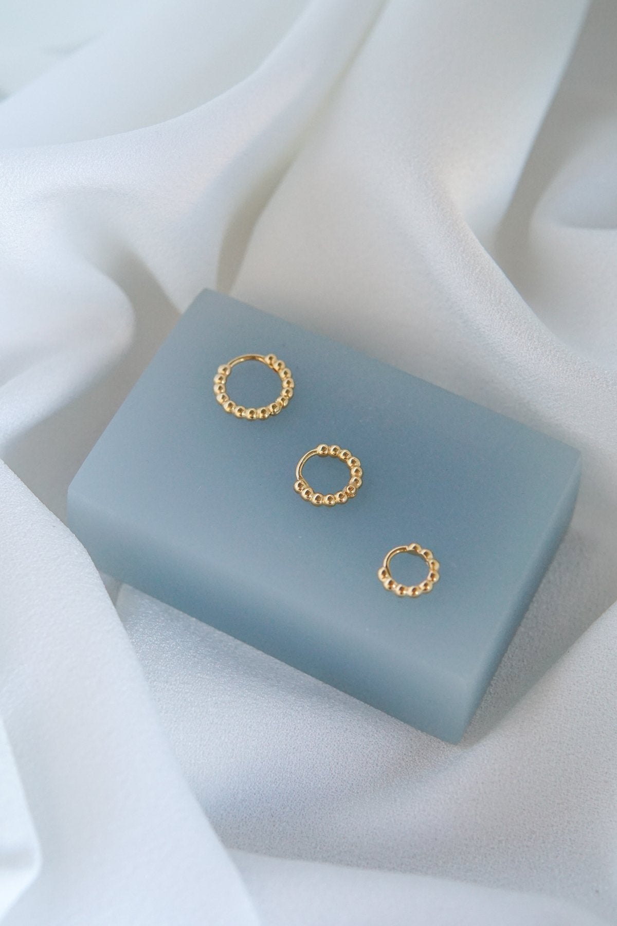 Small dots hoop gold plated (11mm)-Hoop-wildthings_collectables-Gold plated-Single piece--abc