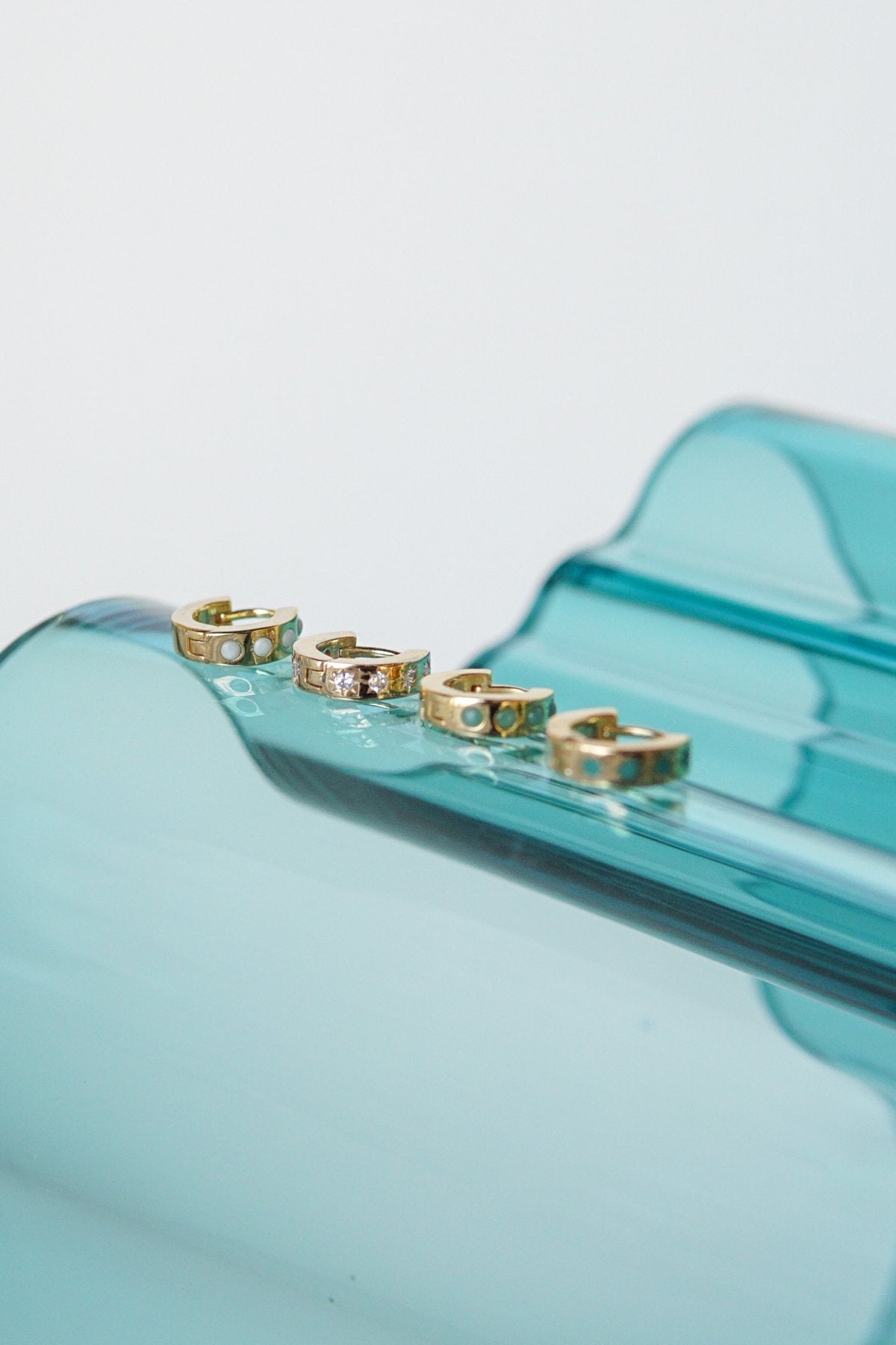 Cloud white huggie gold plated-abc