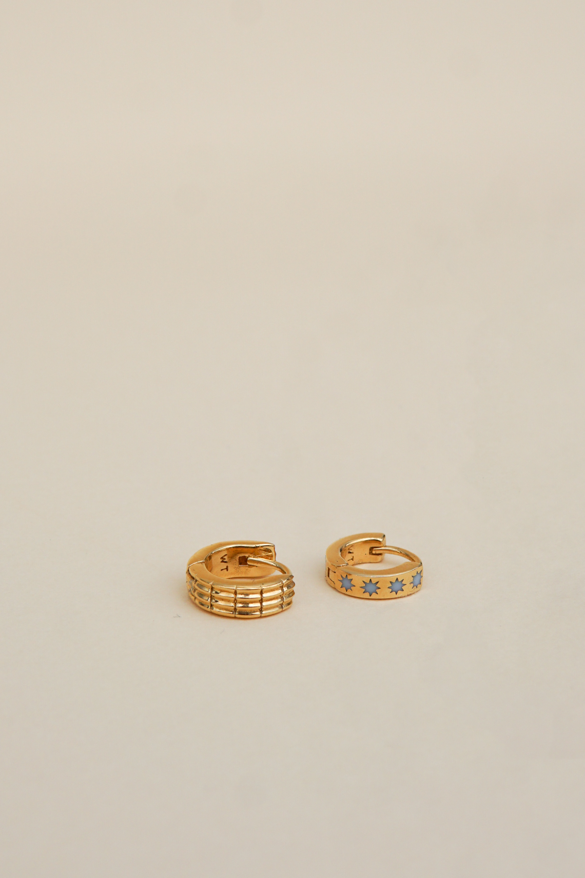 Blue sky star huggie gold plated-abc