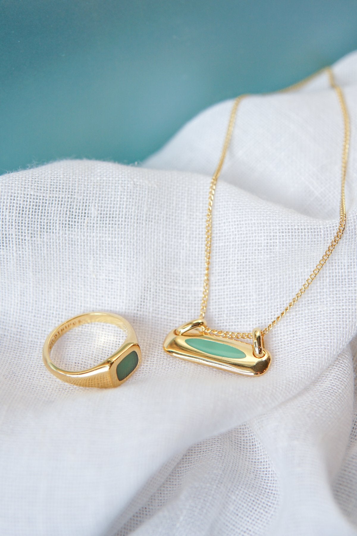 Iconic balance bar pendant gold plated-abc