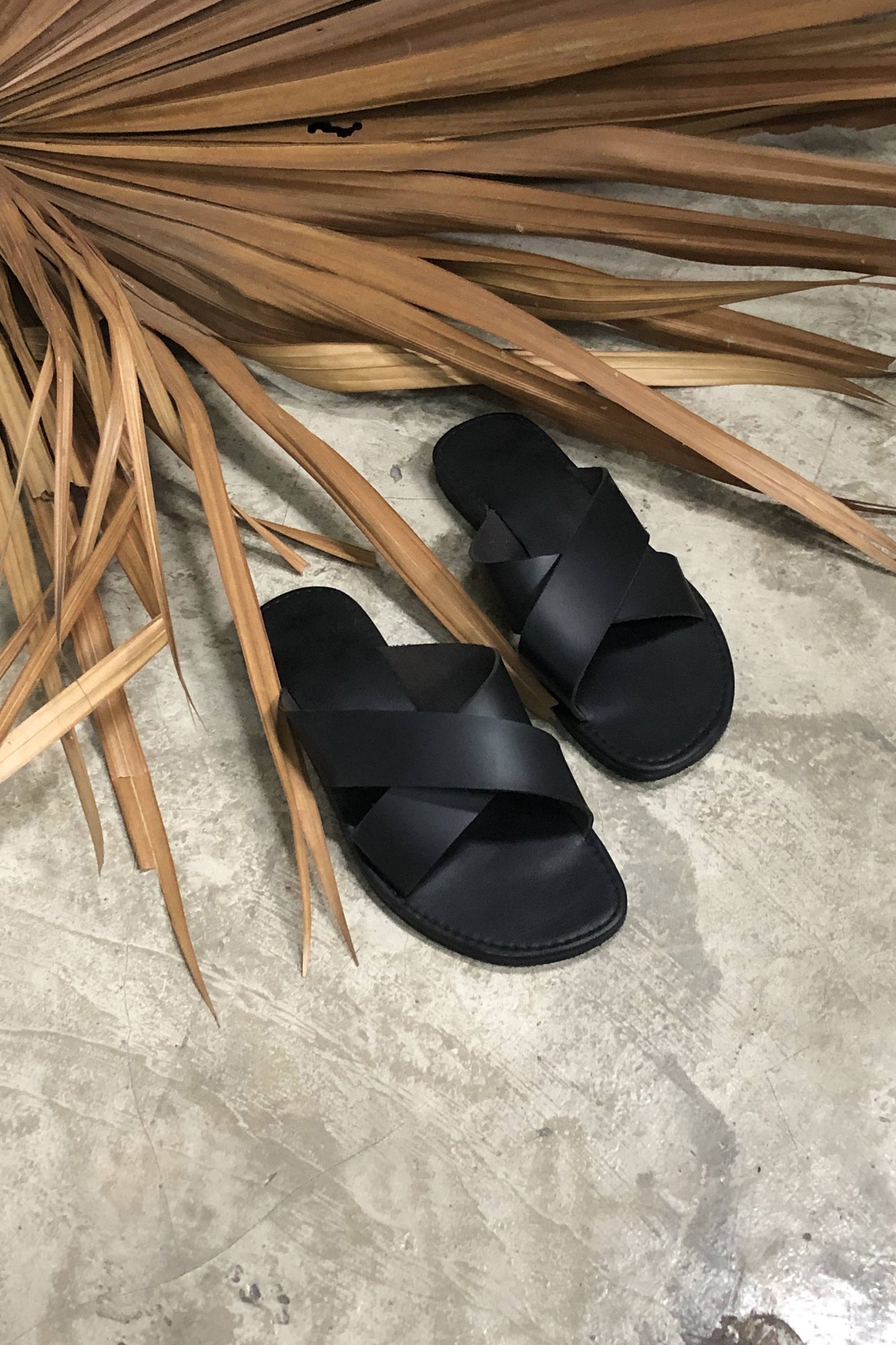 Black slippers crossover-abc