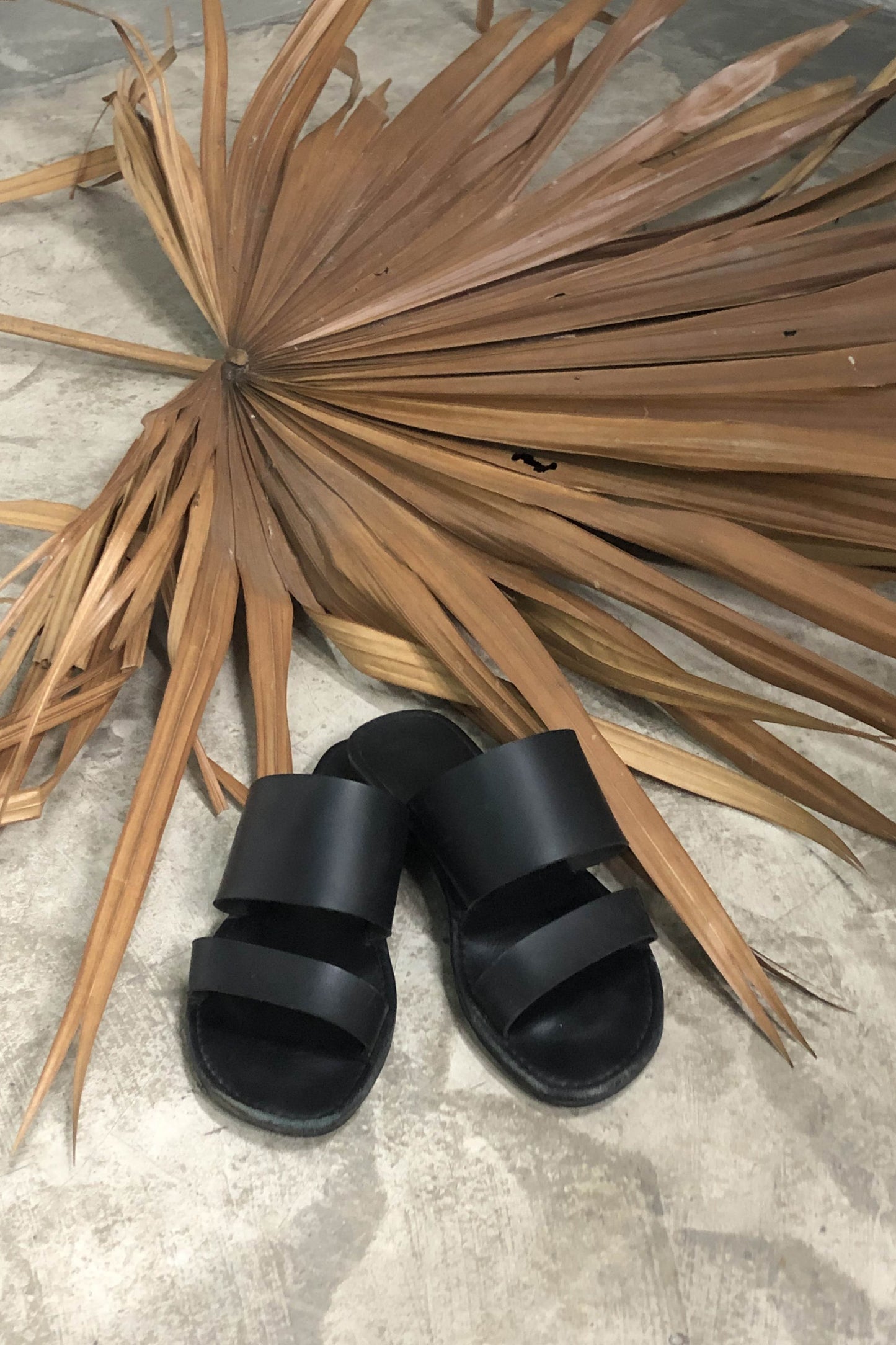 Black slippers double-abc