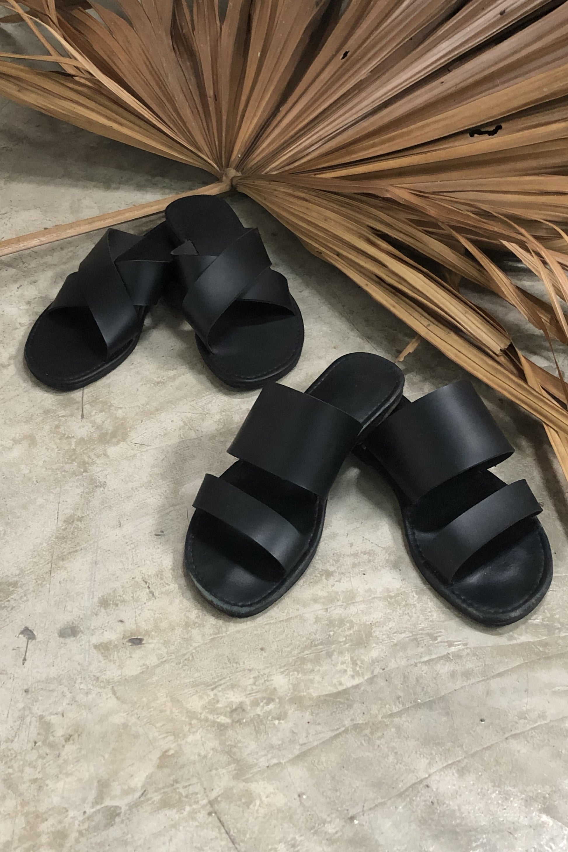 Black slippers crossover-abc