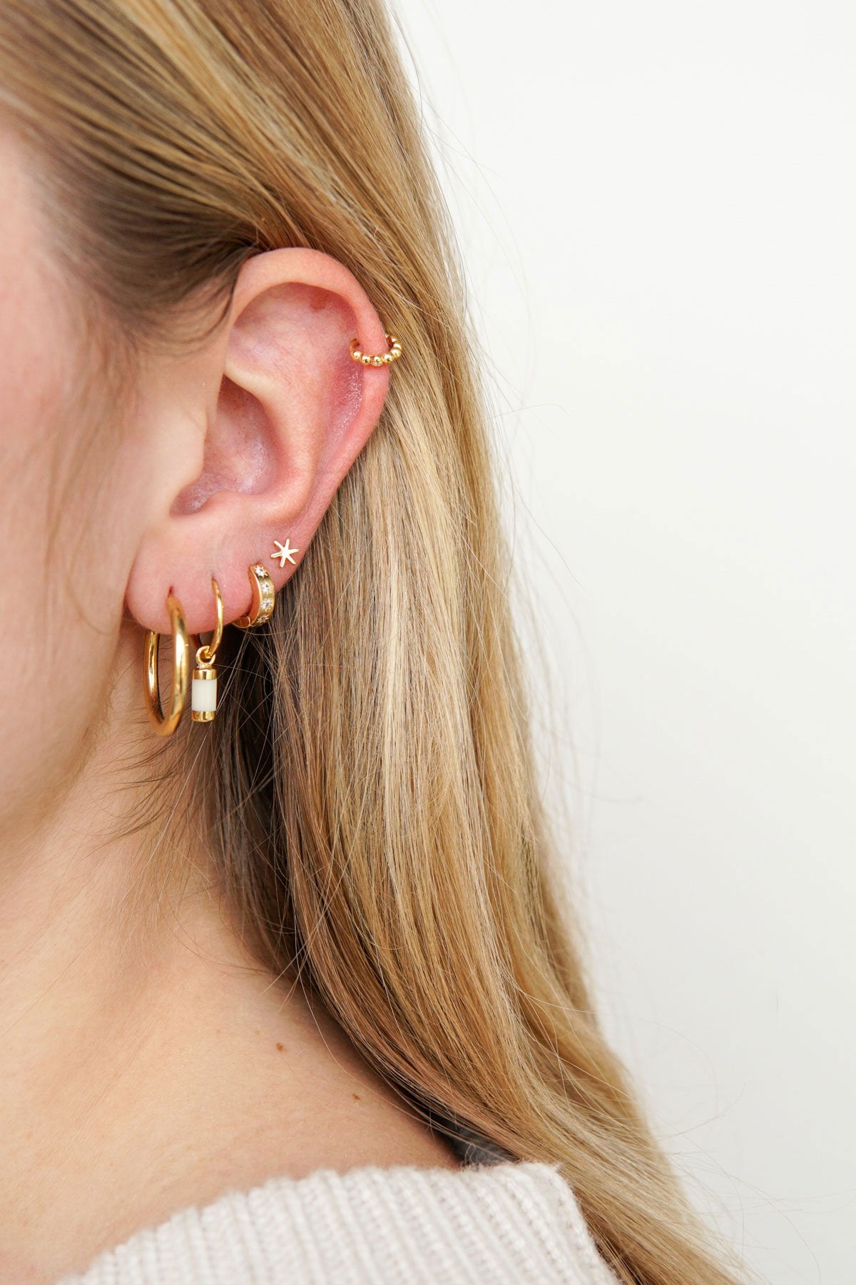 Small dots hoop gold plated (9mm)-Hoop-wildthings_collectables-Gold plated-Single piece--abc