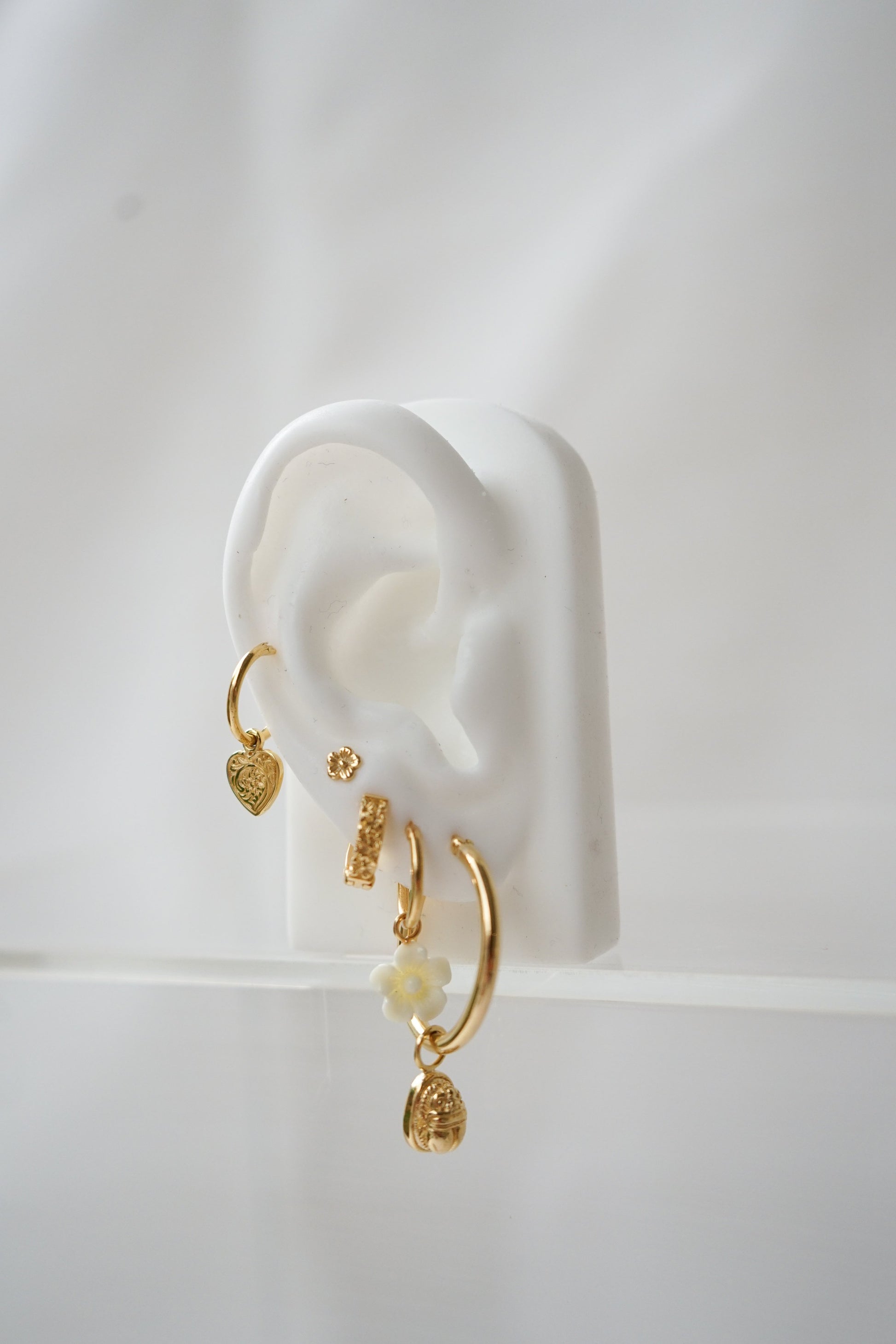 Wild classic earring gold plated medium (25mm)-Earring-wildthings_collectables-Single piece-Gold plated--abc