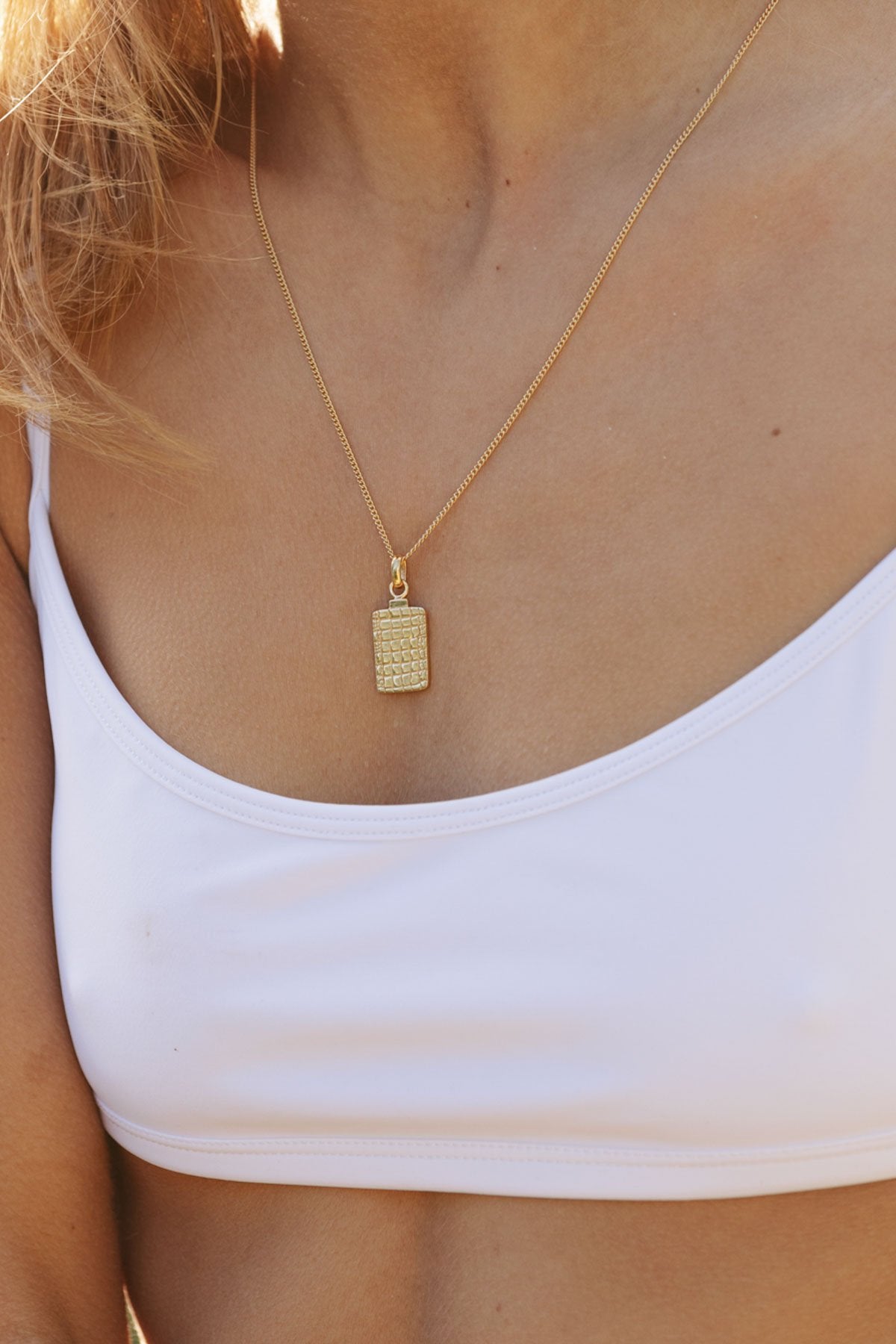 Crocodile skin pendant gold plated-abc