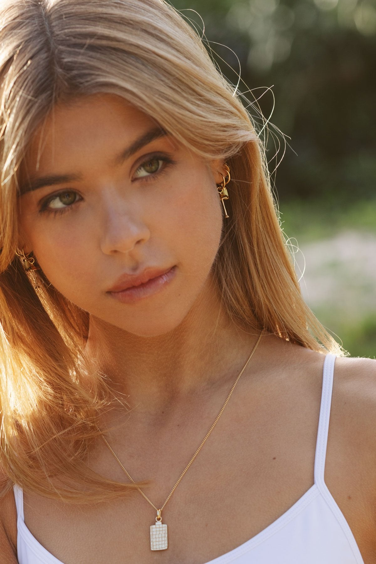 Crocodile skin pendant gold plated-abc