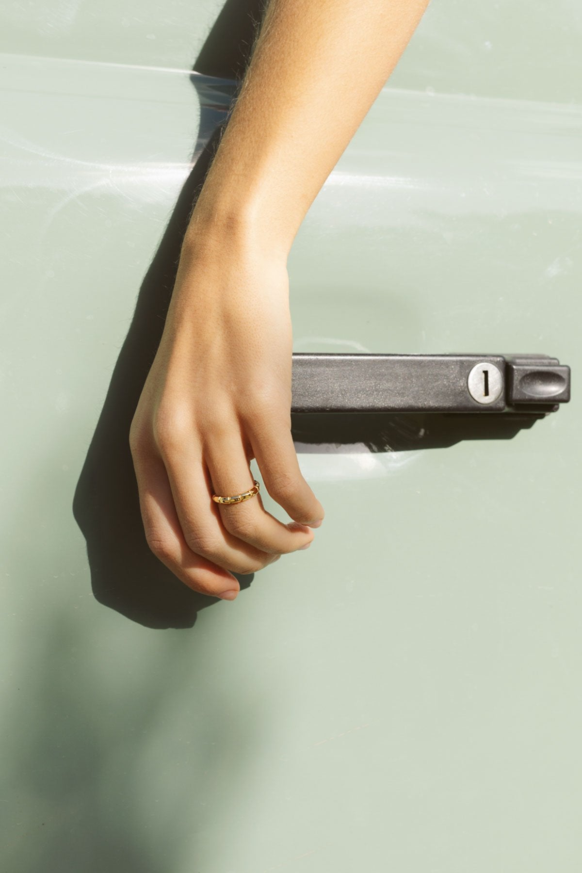 Vacance ring gold plated-Ring-wildthings_collectables-Gold plated-1 (US 6 / 16.5 mm)--abc