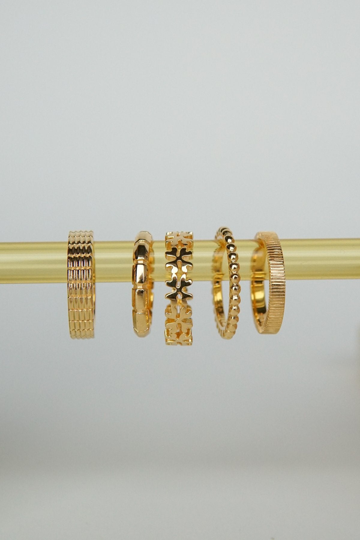 Vacance ring gold plated-Ring-wildthings_collectables-Gold plated-1 (US 6 / 16.5 mm)--abc