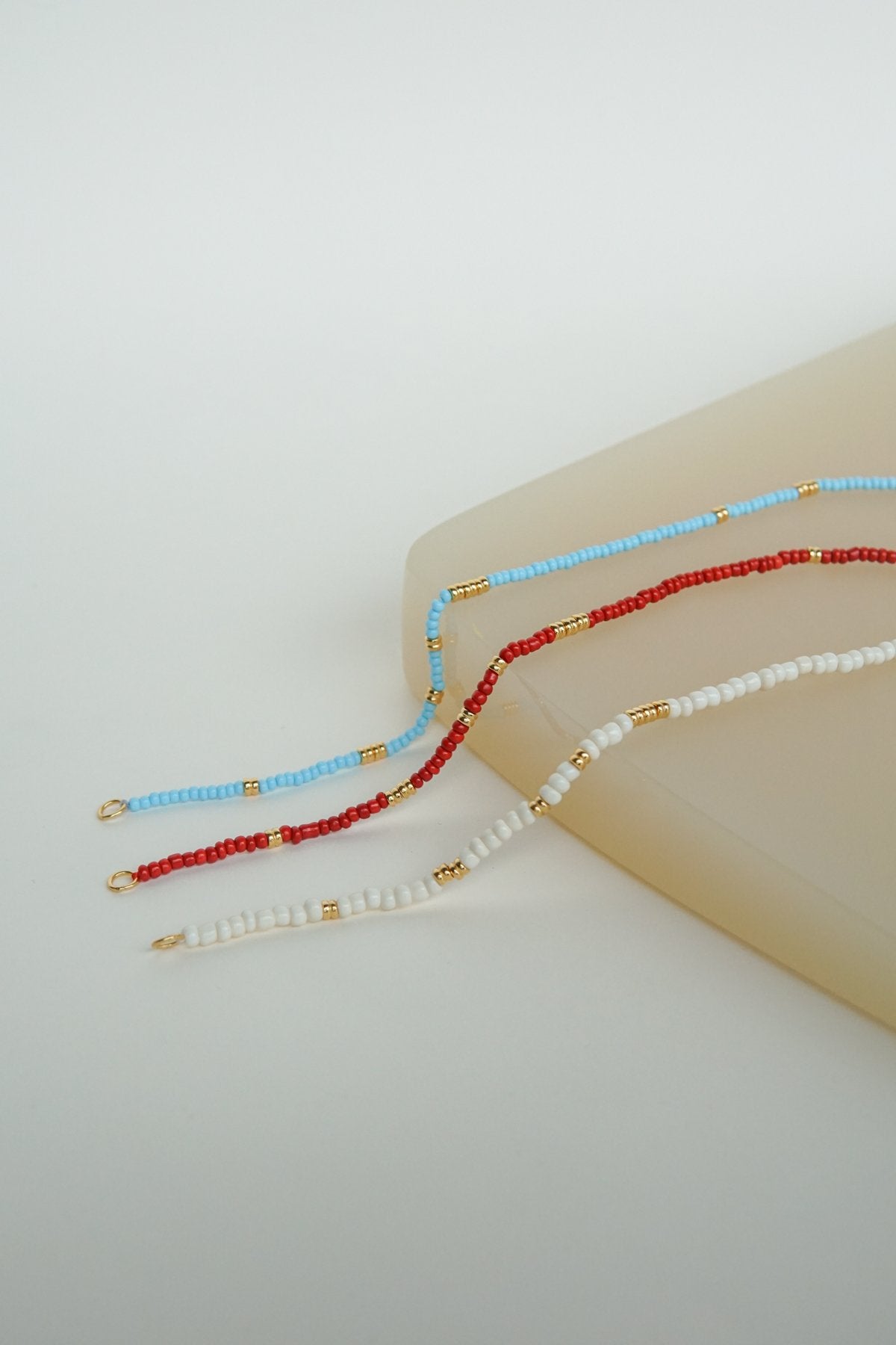 White clasp necklace gold plated-Necklace-wildthings_collectables-Gold plated-Necklace (no clasp)--abc