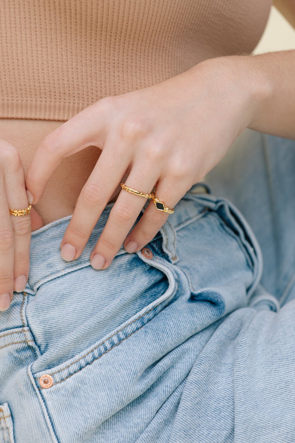 Vacance ring gold plated-Ring-wildthings_collectables-Gold plated-1 (US 6 / 16.5 mm)--abc