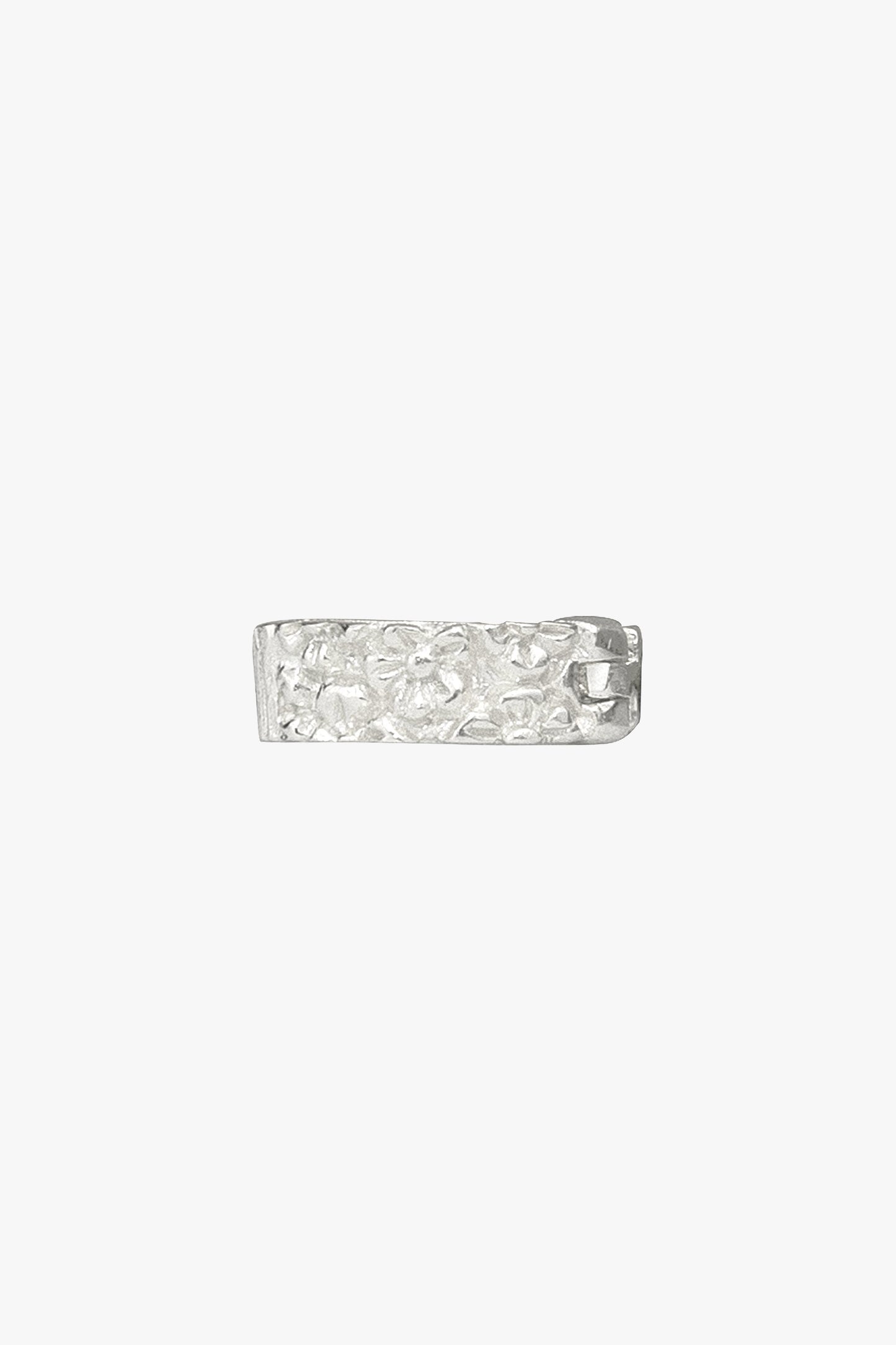Flower pattern huggie silver-abc