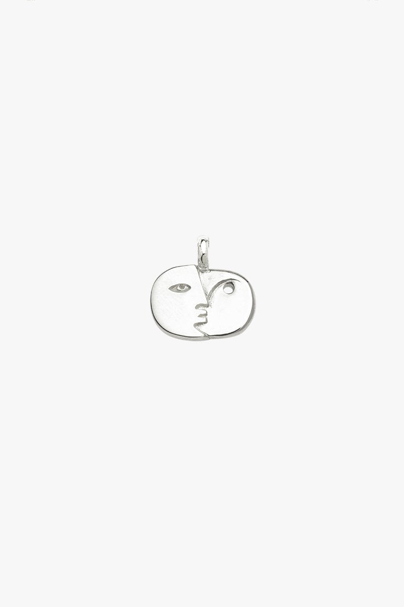 Face sculpture pendant silver-abc