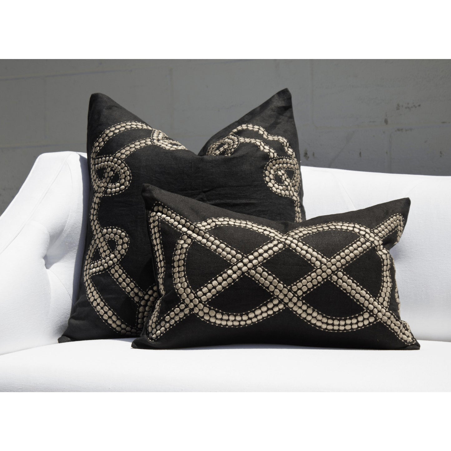 Dot Chain Knot Black Lumber Cushion 35 x 53 cm-abc