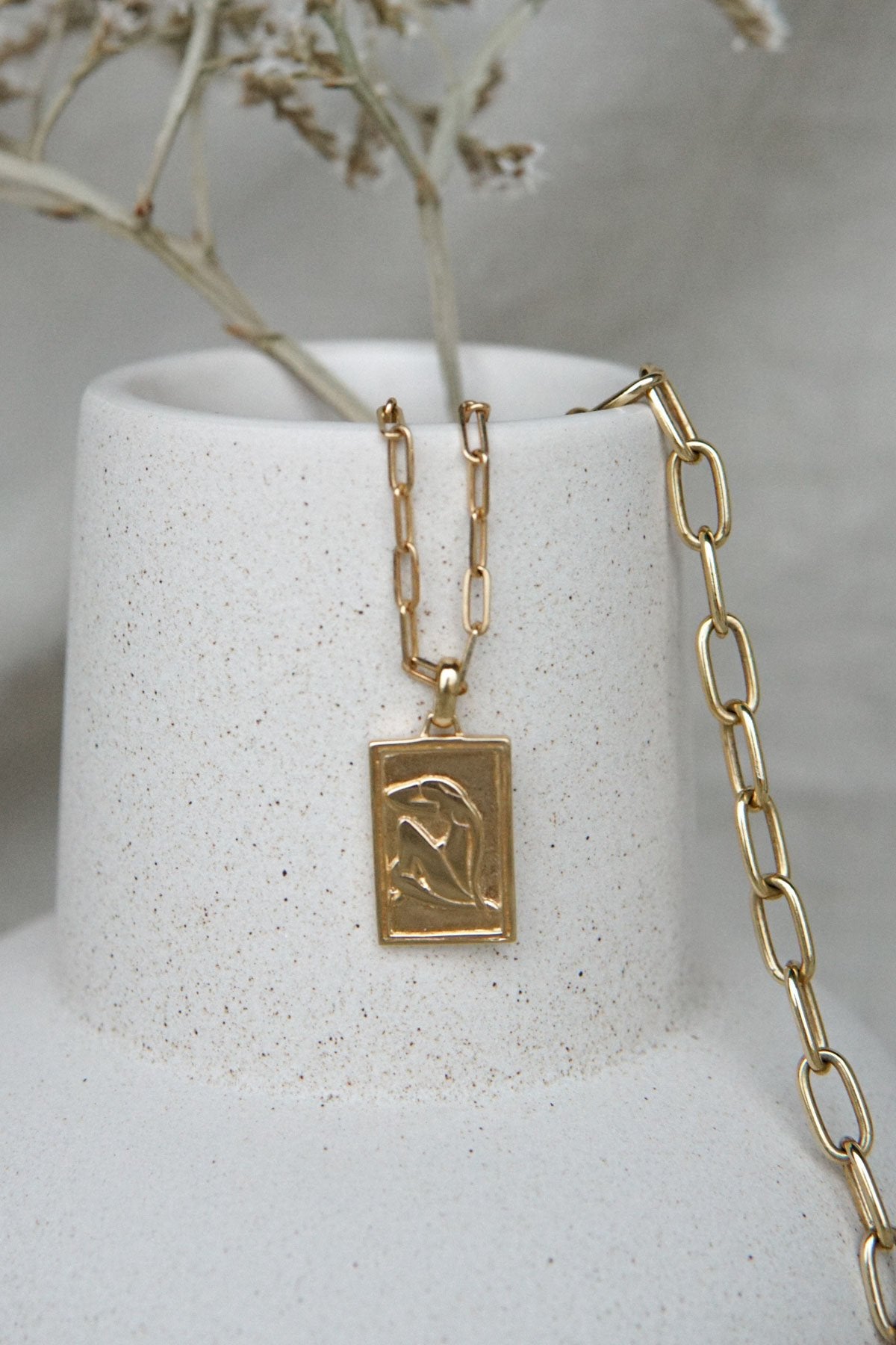 Matisse woman pendant gold plated-abc