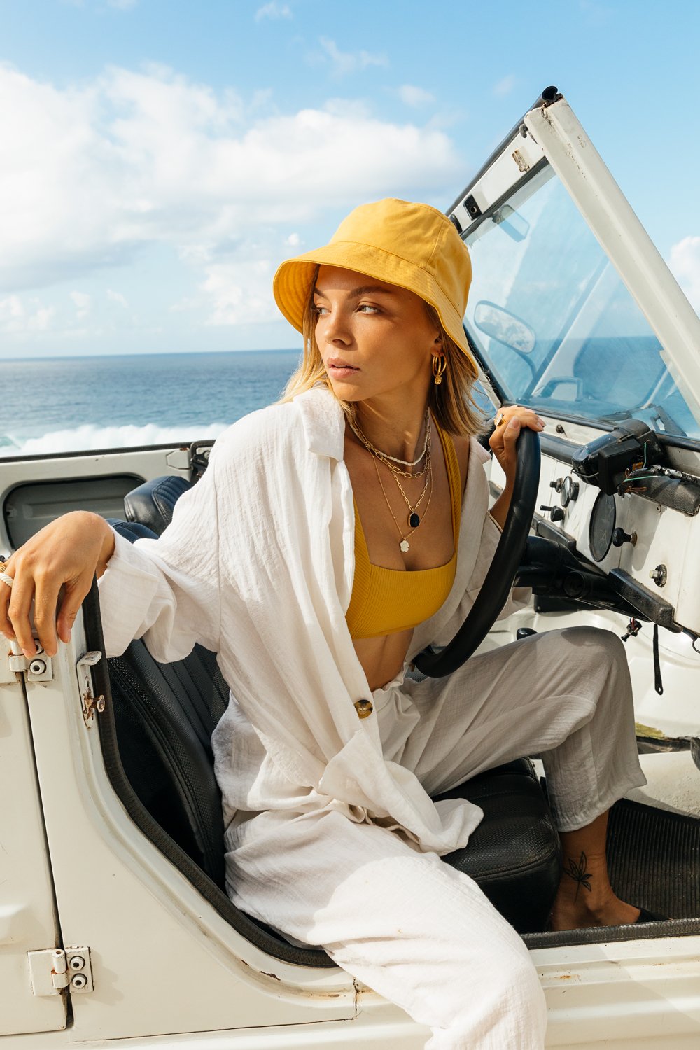 Ivory color flower necklace pendant gold plated-abc