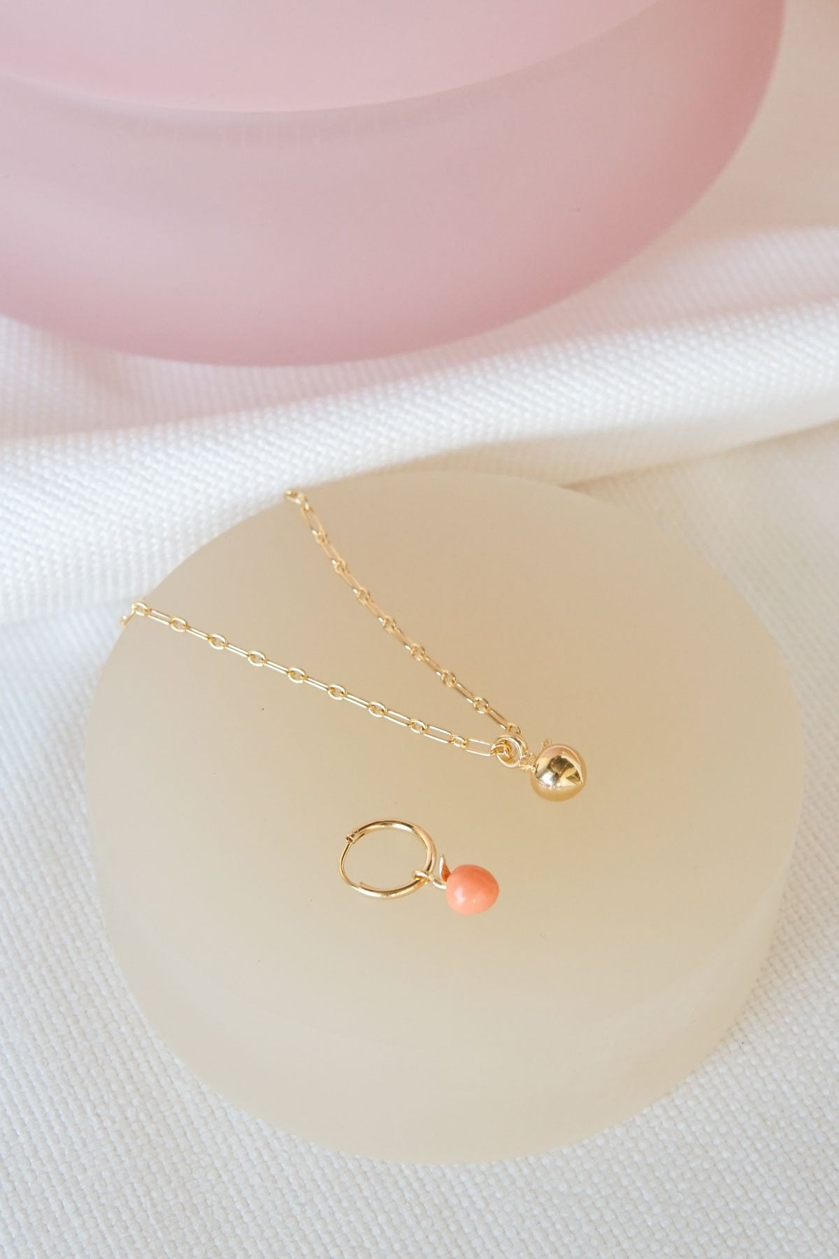 Vintage peach pendant gold plated-Pendant-wildthings_collectables-Pendant-Gold plated--abc