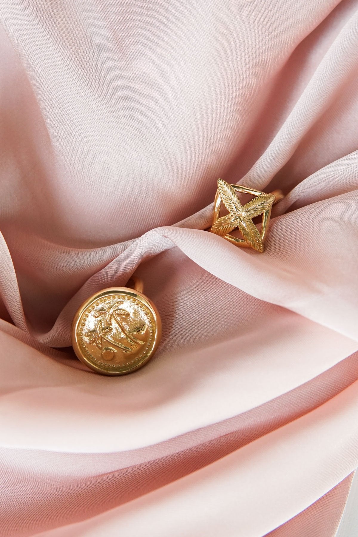 Paradise coin ring gold plated-Ring-wildthings_collectables-Gold plated-1 (US 6.5 / 16.9 mm)--abc