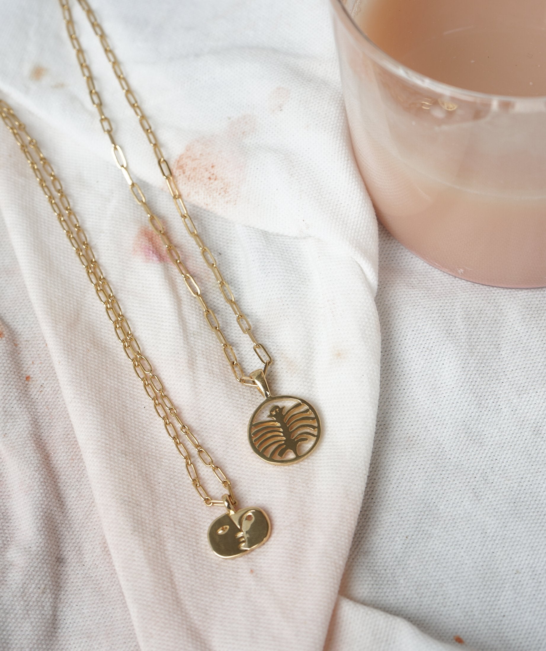 Face sculpture pendant gold plated-abc